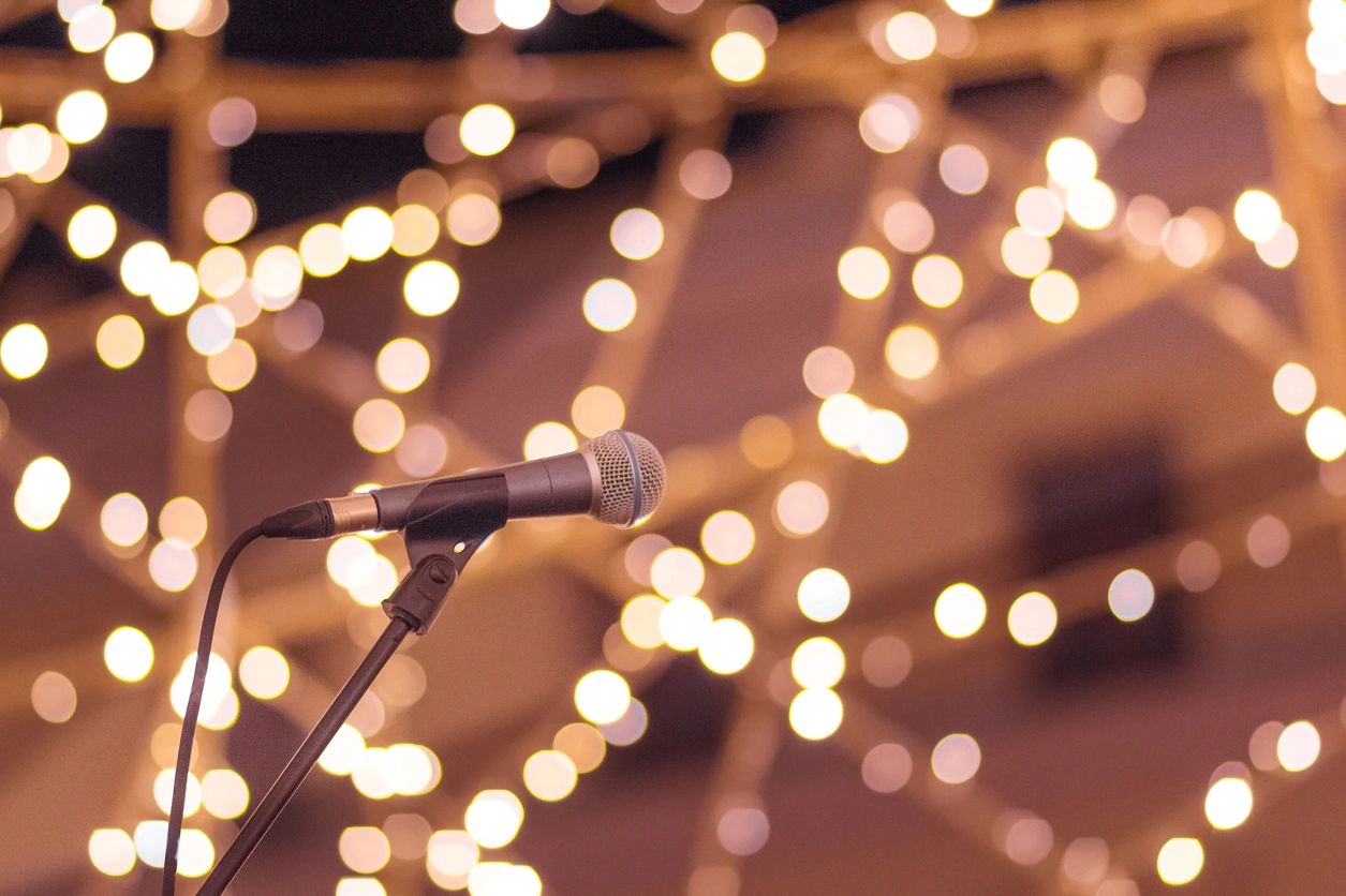 A microphone is in front of some lights.